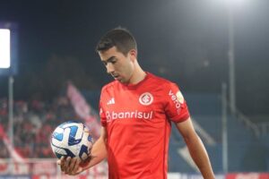 Fluminense sonda ex-meia do Internacional, conta jornalista gaúcho