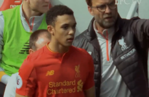 Aceitam? Torcedor do Liverpool sugere lateral como “presente” para o Fluminense