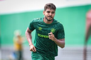 Oportunidade de ouro: João Neto pode ter nova chance de se firmar nos profissionais do Fluminense
