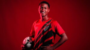 Comentarista se rende a Isaac, ex-Fluminense: “Muito melhor que o Canobbio”