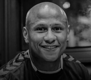 Luto no futebol! Atacante uruguaio é encontrado morto em hotel