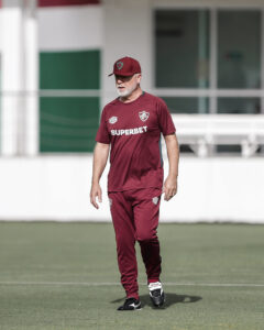 “Caímos num grupo que podemos ambicionar classificação”, projeta Mano sobre Fluminense no Mundial