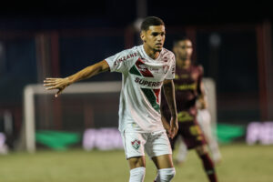 Nos primeiros jogos como profissional no Fluminense, Riquelme já acumula bons números