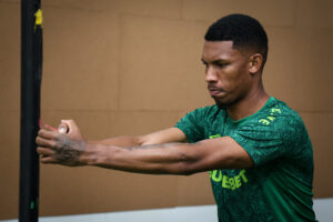 Marcão enxerga em Lelê características diferentes dos demais centroavantes do Fluminense
