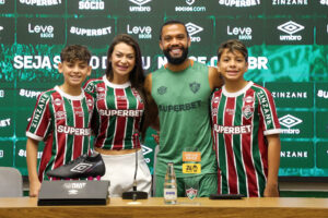 Otávio revela ajuda do filho na escolha da camisa 94 no Fluminense
