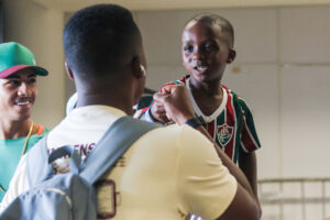 Mini Arias conhece seu ídolo do Fluminense; Confira