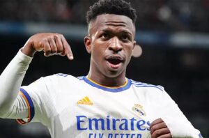 Casemiro orienta Vinicius Júnior sobre o futuro: “Fazer história no futebol”
