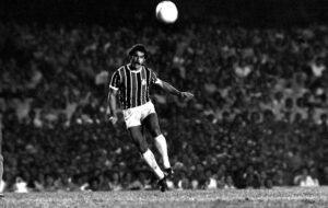 Fluminense celebra os 50 anos da estreia de Rivellino