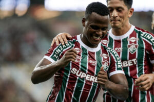 Arias deve entrar no top 3 de estrangeiros que mais defenderam o Fluminense na história ainda em abril