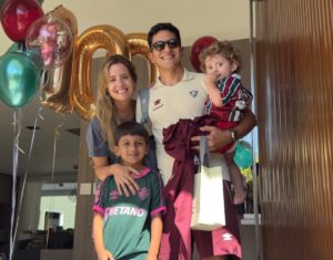 Fluminense destaca surpresa de esposa e filhos de Cano em celebração à marca dos 100 gols: “Nossa família”