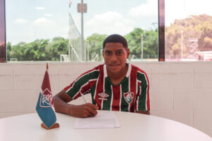 Fluminense acerta contratação de atacante de 16 anos