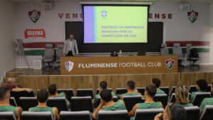 Fluminense recebe palestra da CBF sobre arbitragem no Brasileirão