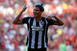Jornalista diz que Fluminense vai tentar a contratação do volante Danilo Barbosa, do Botafogo
