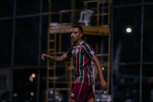 Após título na Fifa Referee Cup sub-20, meia do Fluminense prega foco na Copa Rio