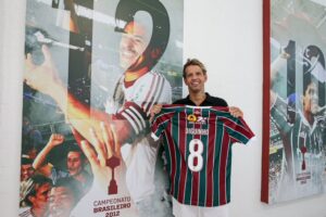 Bicampeão brasileiro pelo Fluminense, aniversariante Diguinho é parabenizado nas redes do clube