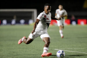 Arias dá sexta assistência e segue como principal garçom do Fluminense no ano