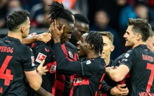 Bayer Leverkusen vence Eintratch e segue sonhando com título alemão