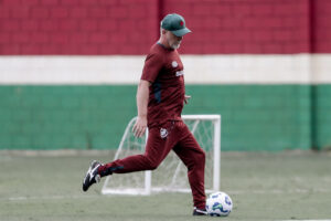 Mano Menezes, do Fluminense, está entre os técnicos da Série A com mais títulos