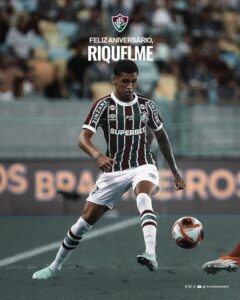 Aniversariante do dia, moleque de Xerém Riquelme é parabenizado nas redes do Fluminense