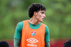 Lateral do Fluminense se aproxima de retorno aos gramados