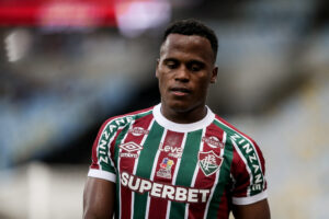 Arias lamenta empate cedido pelo Fluminense: “Sensação de derrota”