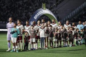 Jornal destaca busca do Fluminense por um zagueiro e um atacante de lado para o Mundial