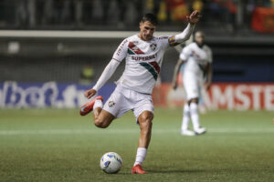 Gigantes europeus sondam situação de volante do Fluminense