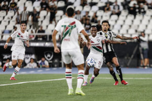 Arias admite Botafogo superior, mas fica na bronca com pênalti: “Vocês têm a imagem aí, não vou falar nada”