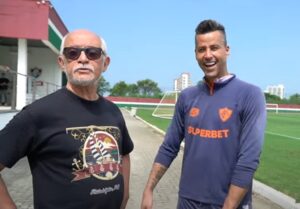 Vídeo: Fluminense recebe técnico que descobriu Fábio em 1997