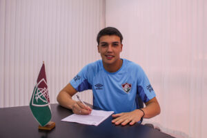 Fluminense acerta renovação de goleiro de 18 anos