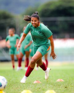 Com participação do cão Fredinho, Fluminense divulga imagens de treino das Guerreiras