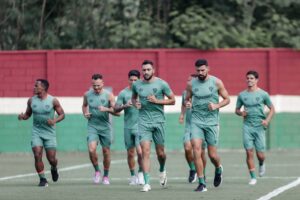 Mesmo no feriado, Fluminense completa mais um dia de trabalho; Veja imagens