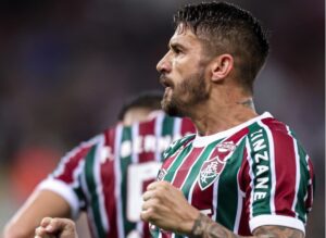 Substituto de Cano, Everaldo participou de gols em apenas dois jogos na temporada