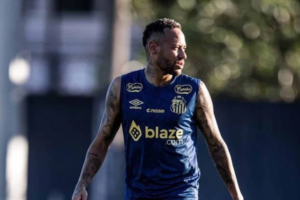 Encara o Fluminense? Neymar treina entre os reservas do Santos