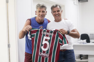 Ídolo do Fluminense, Edinho se emociona em visita ao CT Carlos Castilho: “Minhas origens”