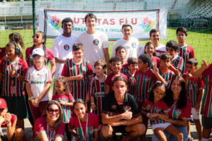 Fluminense promove encontro entre jogadores e o Autistas Flu