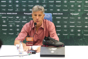 Renato abre o jogo sobre disputa pela titularidade no lado esquerdo do ataque do Fluminense