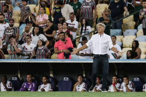 Renato reconhece que Fluminense assistiu Sport no primeiro tempo e expõe recado aos jogadores