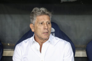 Renato desabafa contra gramado sintético após derrota do Fluminense para Atlético-MG