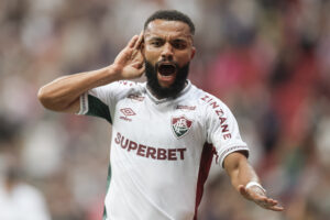 Samuel Xavier sobe na lista de laterais artilheiros do Fluminense no século; Confira