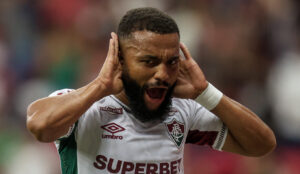 Pressão maior para o Borussia pode facilitar o Fluminense? Lateral discorda