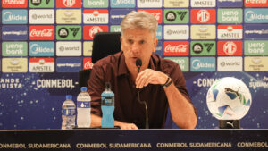 Renato Gaúcho admite oscilação do time, mas valoriza classificação do Fluminense: “Esse era o objetivo”