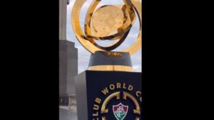 Fluminense leva taça do Mundial de Clubes até o Cristo Redentor