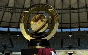 Fluminense leva taça do Mundial de Clubes de 2025 ao Maracanã; veja imagens