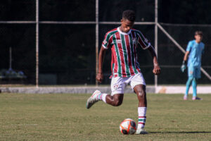Lateral do Fluminense Sub-15 fala sobre oportunidade no Sub-17