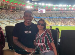 Emprestado pelo Fluminense, atacante assistiu a vitória no Maracanã