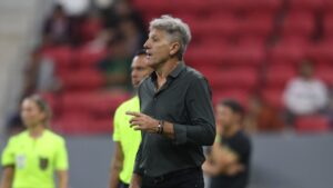 Renato decide esconder escalação do Fluminense para enfrentar o Internacional