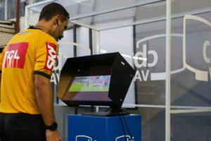 Comissão de Clubes faz sugestões para CBF promover alterações no VAR