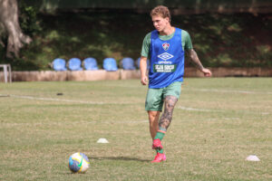 Léo Jance promete Fluminense com postura agressiva contra o Botafogo