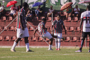 Fluminense aposta em bola parada para vencer o Grêmio no Brasileirão Sub-20